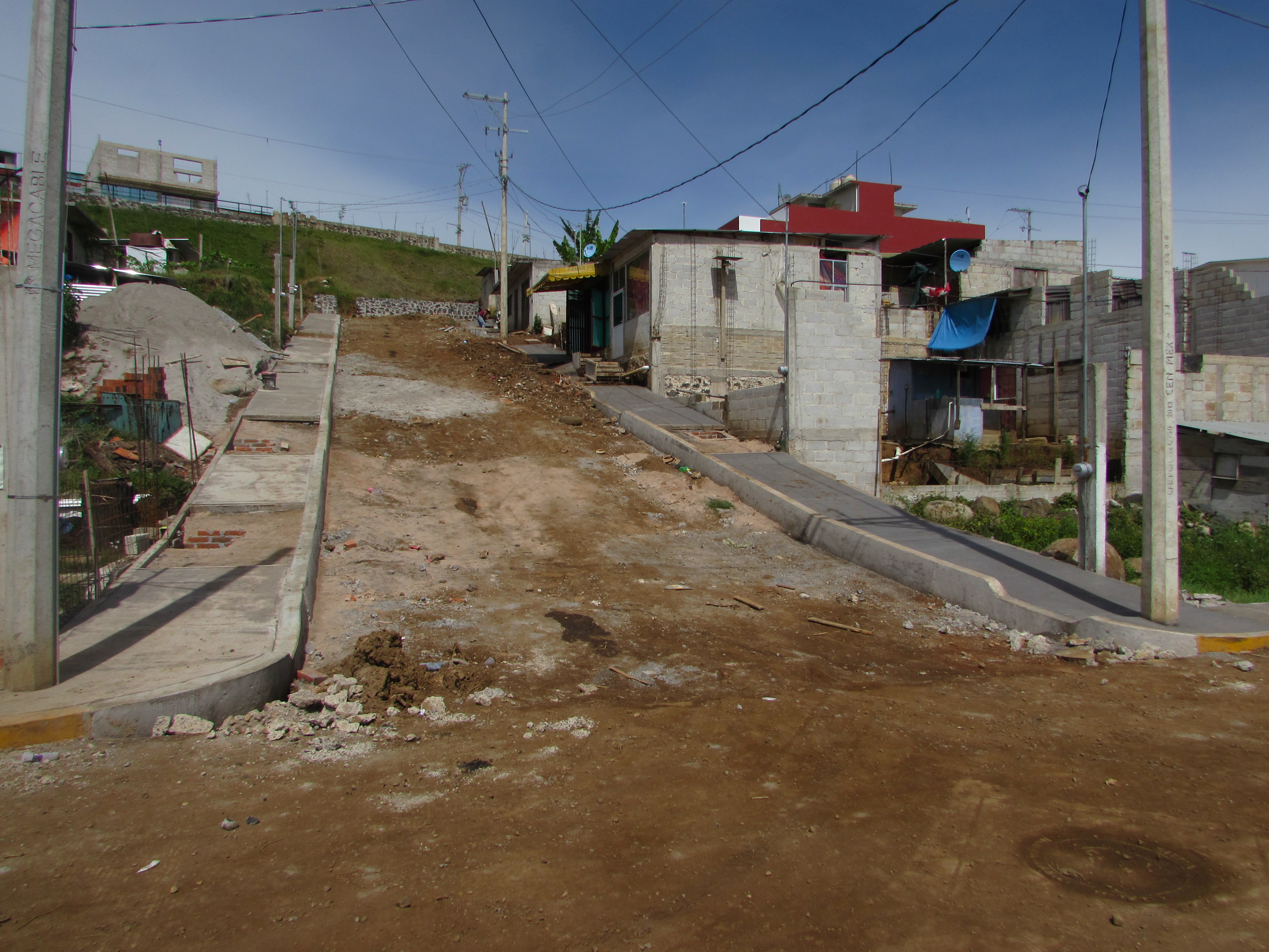 CONSTRUCCIÓN DE GUARNICIONES Y BANQUETAS